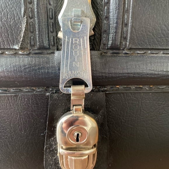 Vintage Leather Bag - Picture 10 of 10